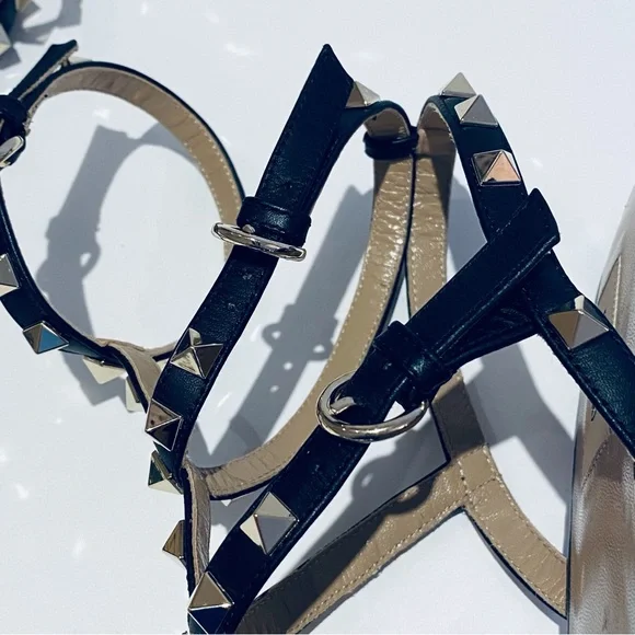 VALENTINO GARAVANI ROCKSTUD BLACK FLAT THONG SANDALS. - Picture 10 of 16